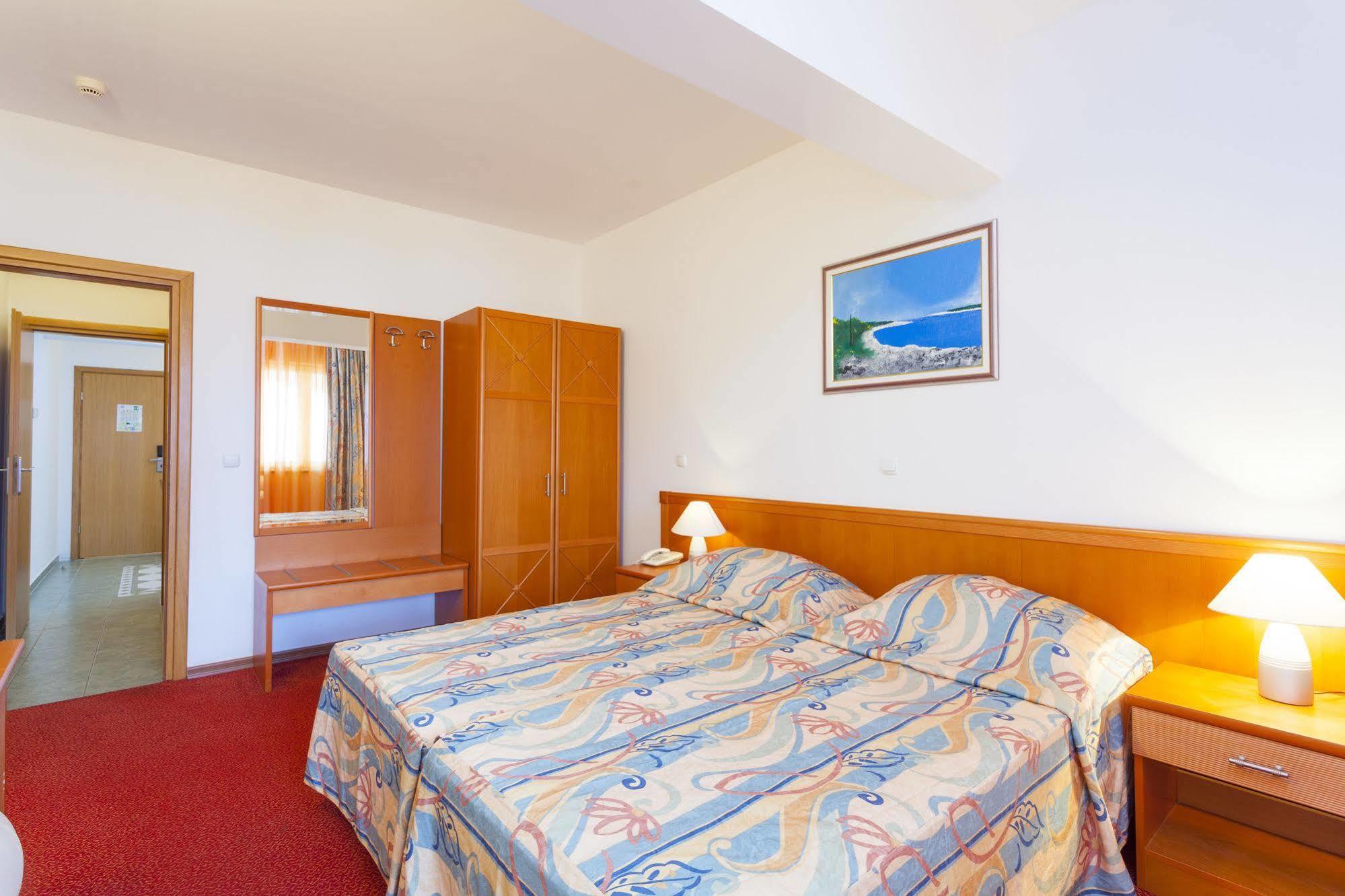 Aparthotel Milenij Baska Voda Exterior photo