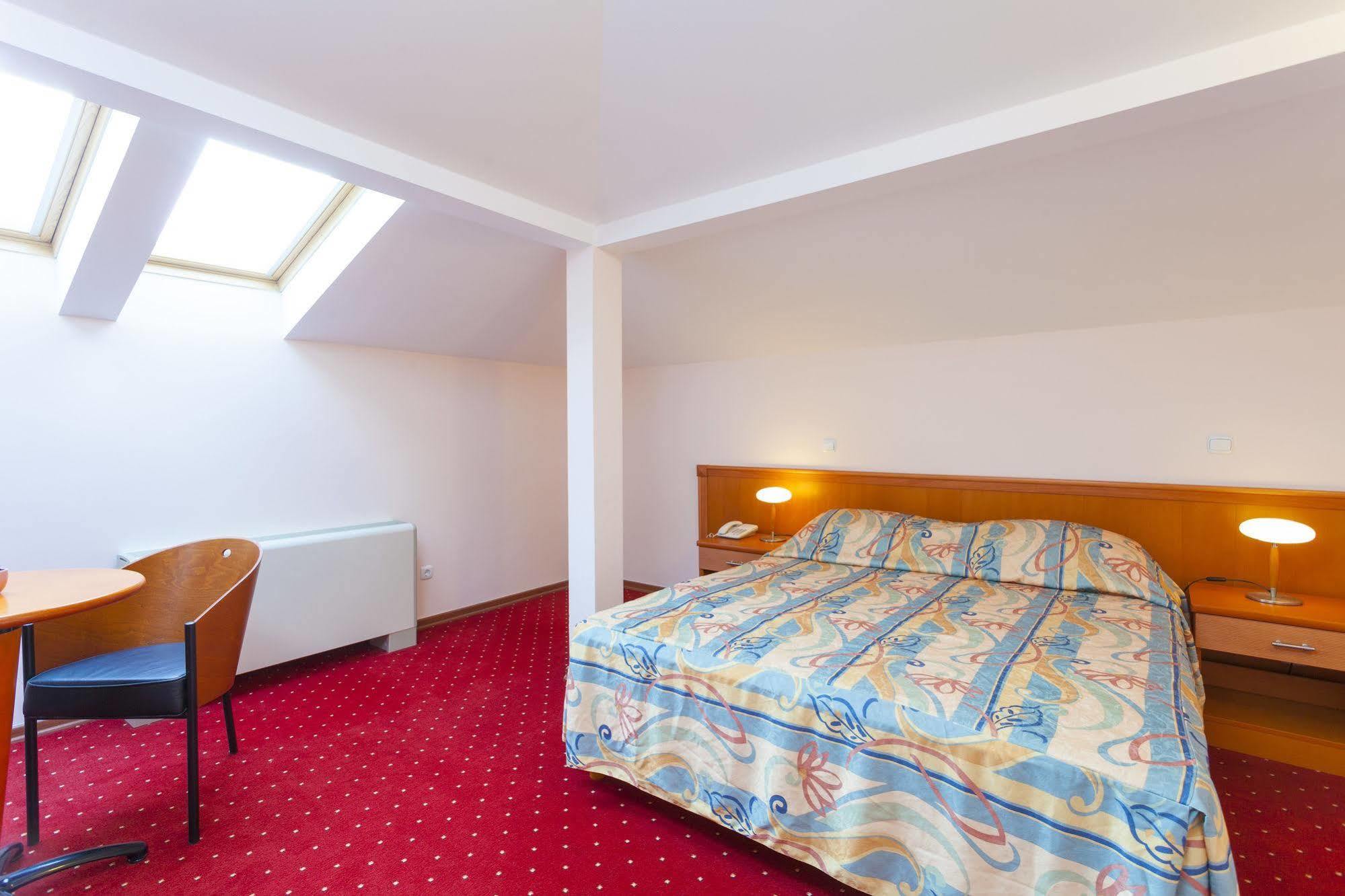 Aparthotel Milenij Baska Voda Exterior photo